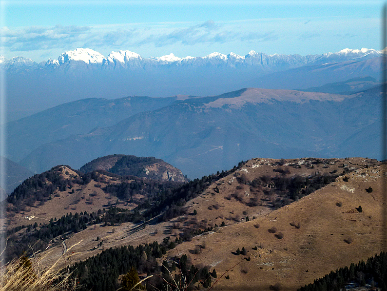 foto Salita dal Monte Tomba a Cima Grappa